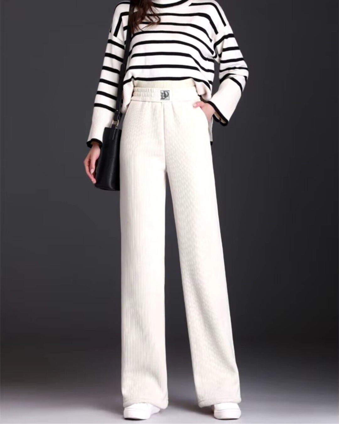 Széles szárú, fleece bélésű, csíkos nadrág