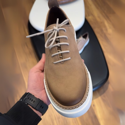 Ergonómikus, csúszásmentes talpú cipő férfiaknak