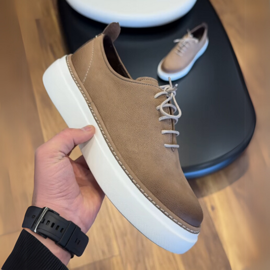 Ergonómikus, csúszásmentes talpú cipő férfiaknak